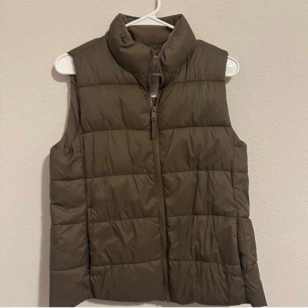 GAP Women's Cold Control Olive Puffer Vest - Picture 1 of 3